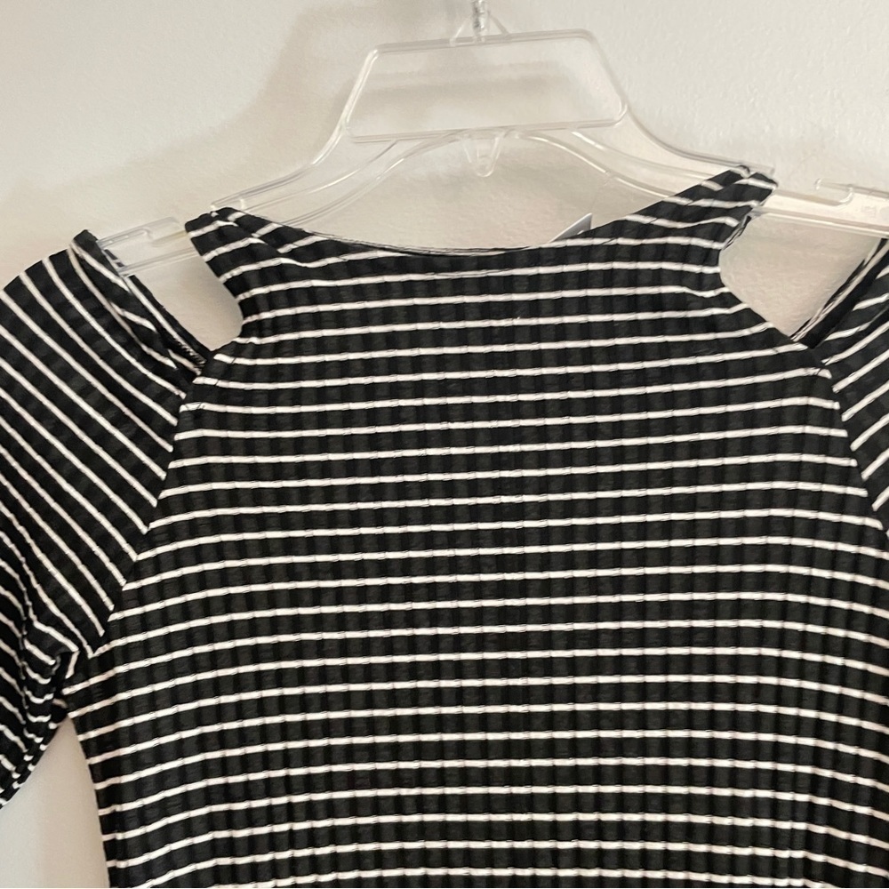 LAmade Bodycon Cold Shoulder Long Sleeve Dress Size Small NWT - Picture 3 of 5